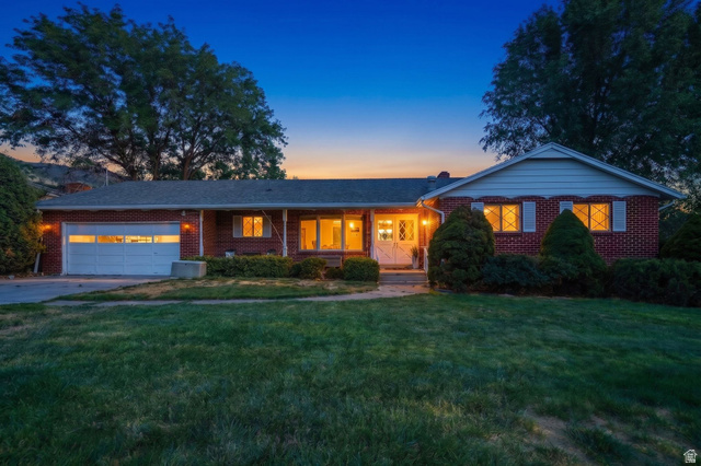 997  Henderson Dr
                     MLS #2176206