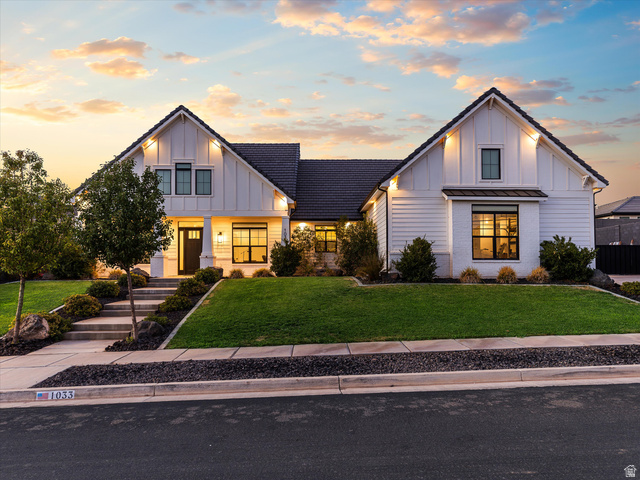 1033 E Black Oak Dr
                     MLS #2176256