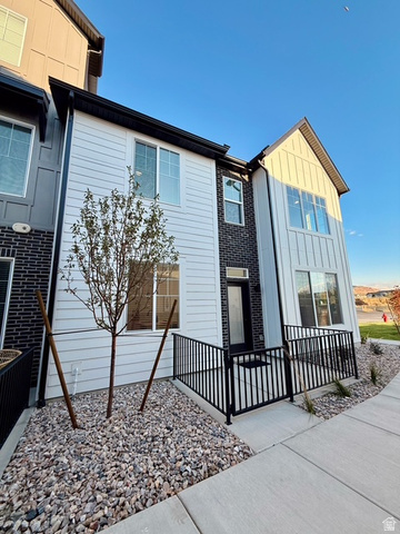 1125 N Clifton Dr #101
                     MLS #2176412