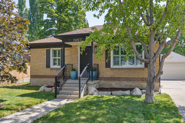 1997 S Imperial St
                     MLS #2176640