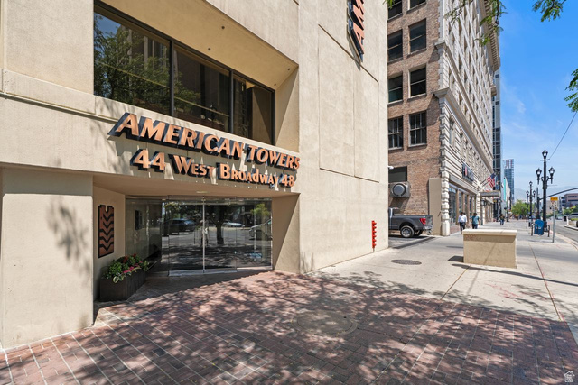 48 W Broadway  #2006n
                     MLS #2176713