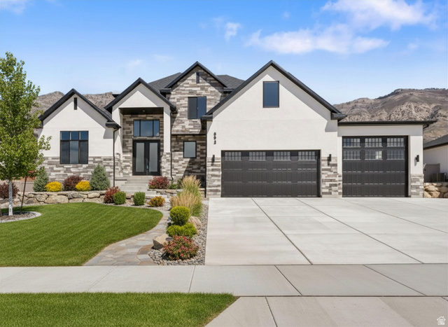 692 E MOUNTAIN RD.