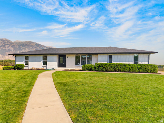 5423 W Pebble Ln
                     MLS #2176752