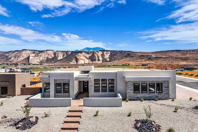 1260 W Canyon Tree
                     MLS #2176920