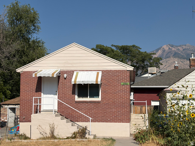 2880  Lincoln Ave
                     MLS #2176967