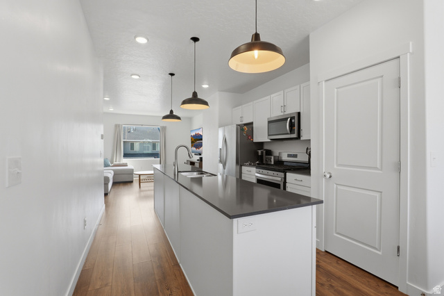 1097 E Waterway Ln, Saratoga Springs, UT 84045