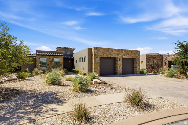 1317 W Shinnecock Dr
                     MLS #2177131