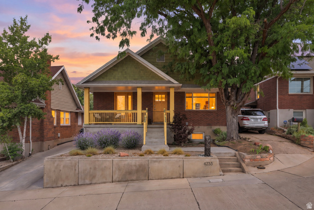 1233 E Fenway Ave
                     MLS #2177133