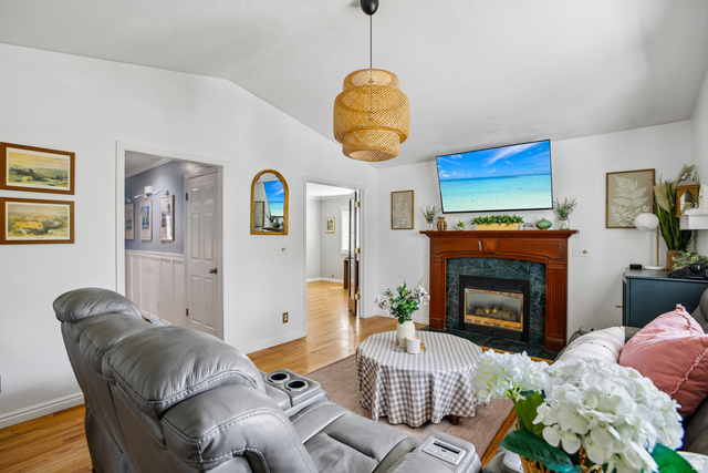 2112 N Sunset Dr, Layton, UT 84040 — photo 4