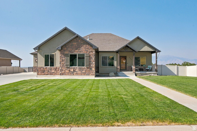 Main photo for 425 E Meadow Lark Ln