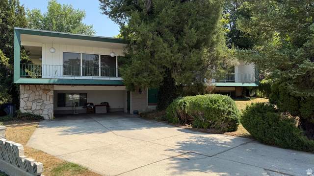 Main photo for 999 E Jasper Cir