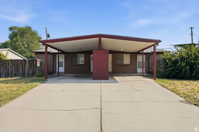 Main photo for 815 E Whitemaple Way