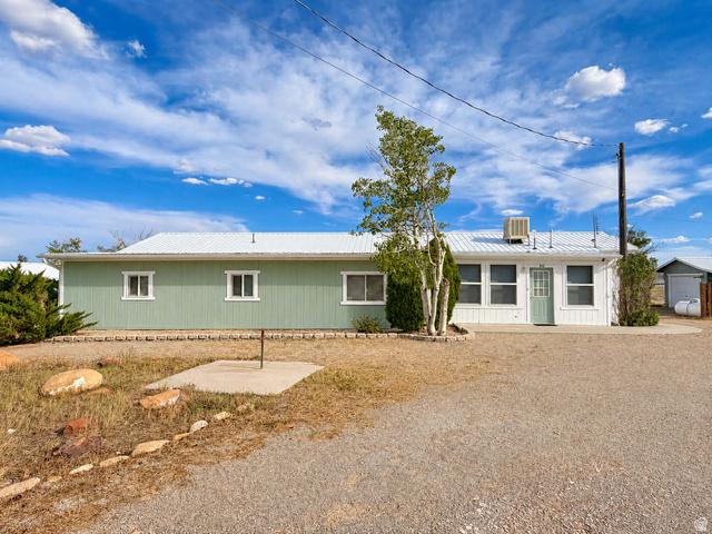 Main photo for 910 E Clawson Bench Rd