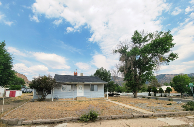 Main photo for 431  Circle Way