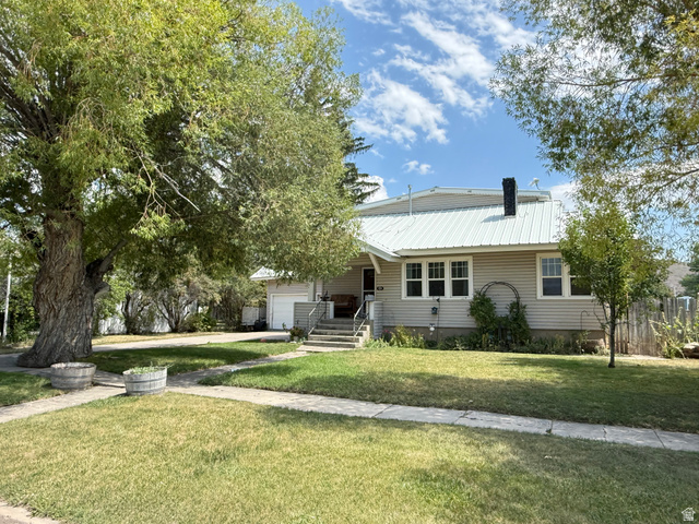 Main photo for 220 N 5th St