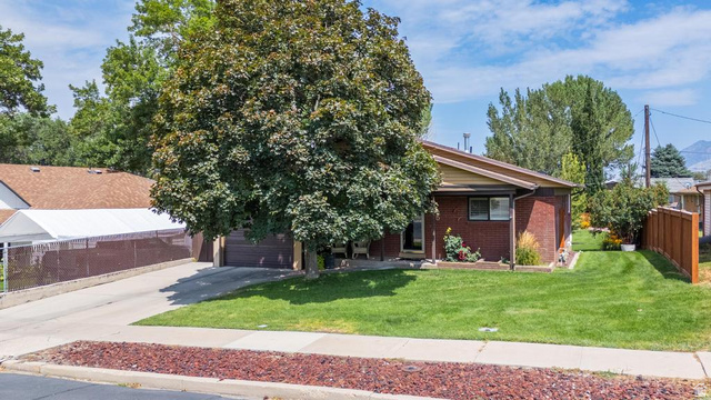 975 E 300 N
                     MLS #2178183
