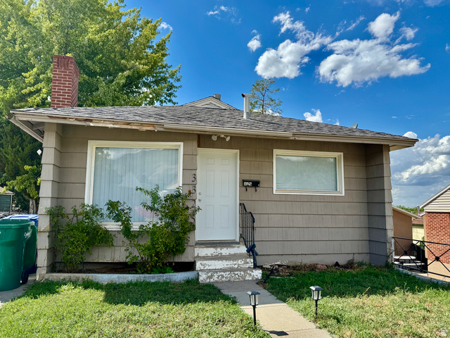 3327 S Jefferson
                     MLS #2178413
