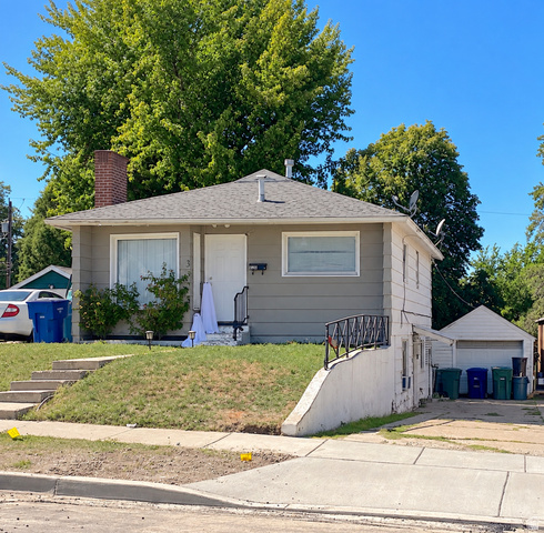 3327 S Jefferson
                     MLS #2178413
