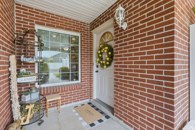 Main photo for 130 W Pheasantbrook Dr