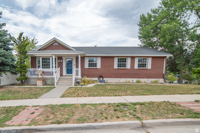 1941 E GUNTHER DR