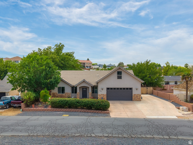 1632 E EVERGREEN DR