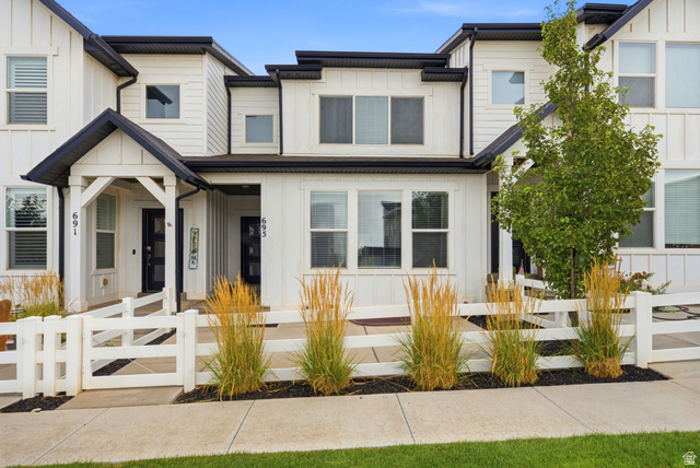 695 S Miller Ave
                     MLS #2178870