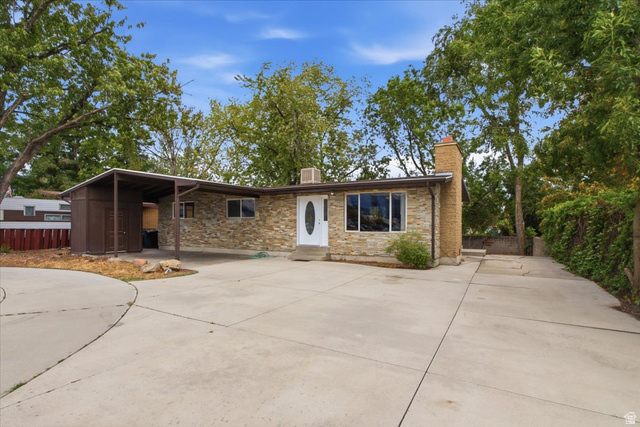 439 E WINCHESTER