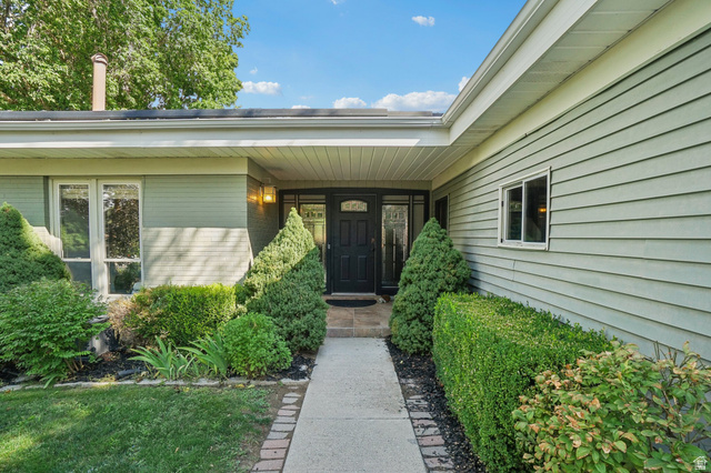 2451 E MURRAY HOLLADAY RD, Holladay UT 84117