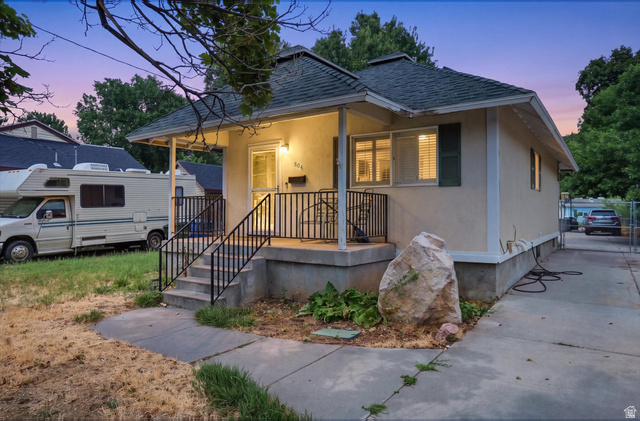 804 E CANYON RD