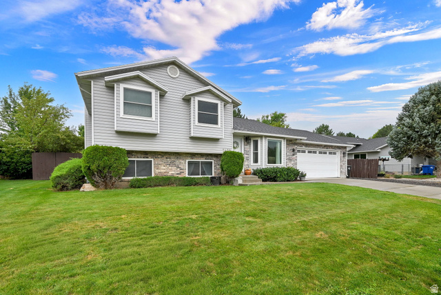 Main photo for 2425 E View Dr