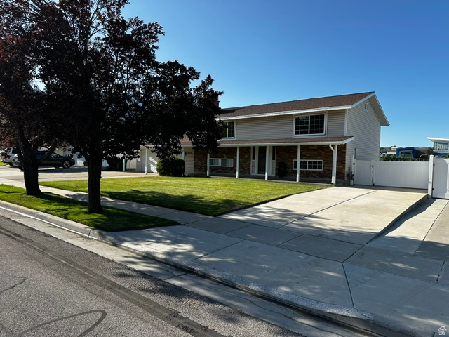 1102 E Sleepy Hollow Ln
                     MLS #2179227