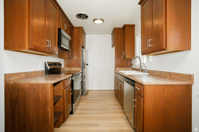 616 N Oakley St W B307