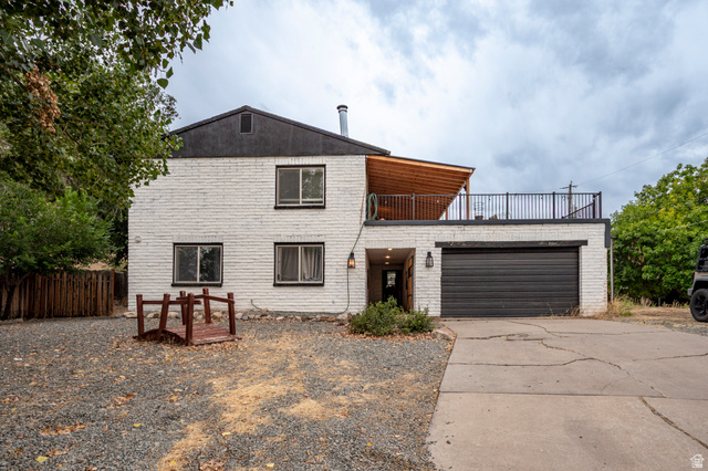 450  Hillside Pl
                     MLS #2179357