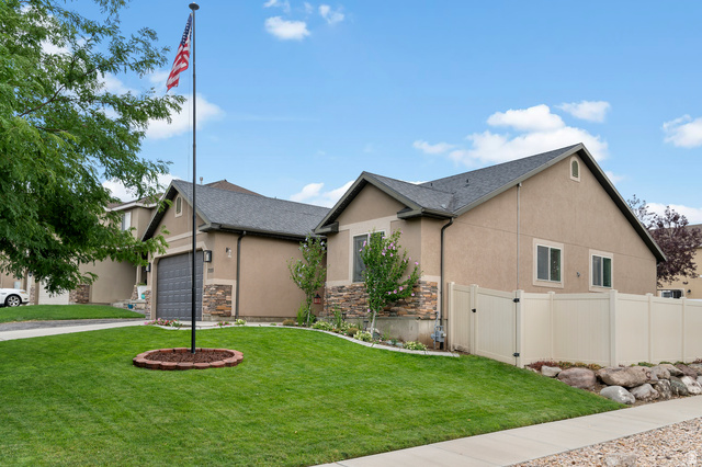 7555 N PINECONE RD, Eagle Mountain UT 84005