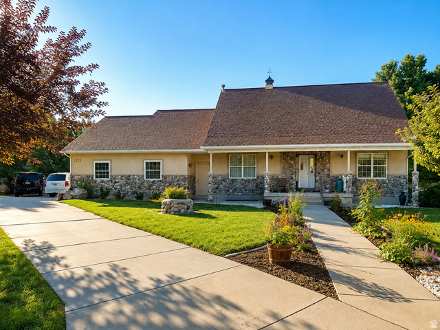 3222 W MCKAYLEE CIR, South Jordan UT 84095