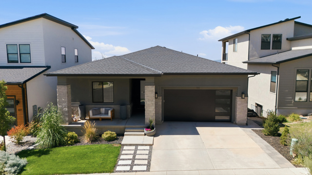 111 E MILLER AVE
