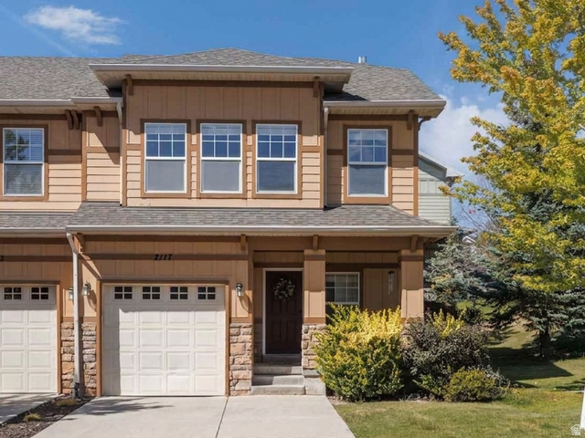 2117 E GLAMIS CT
