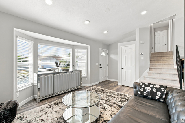 6104 W CASTLE PARK LN, West Jordan UT 84084