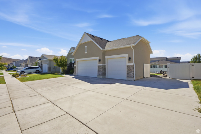 1422 E Lowe Peak Dr, Eagle Mountain, UT 84005, photo 2