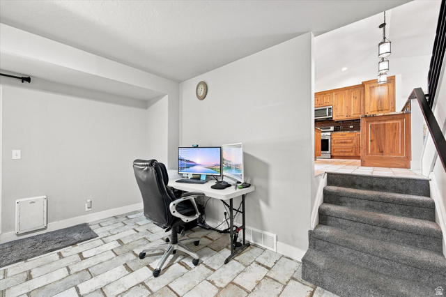 1896 W Orchard View Cir, South Jordan, UT 84095, photo 11