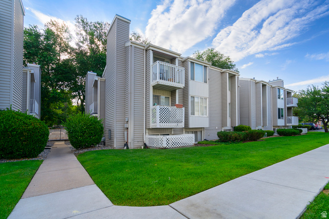 875 E ARROWHEAD LN #42, Murray UT 84107