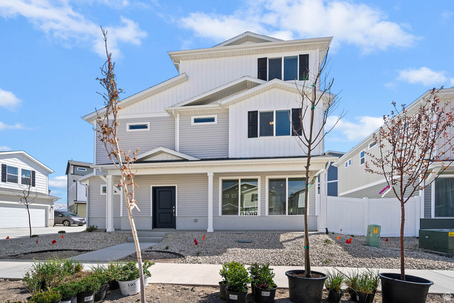 419 E HALLS CREEK RD
