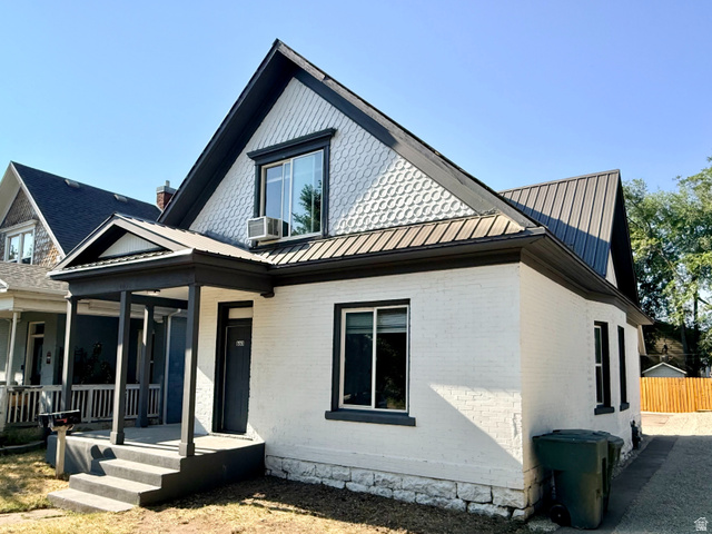 660 E 23rd St
                     MLS #2180351