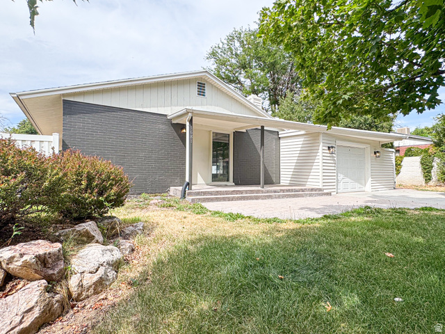 1681 E MEADOWMOOR RD, Holladay UT 84117