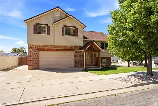 1383 N Chilly Peak Cir
                     MLS #2180667