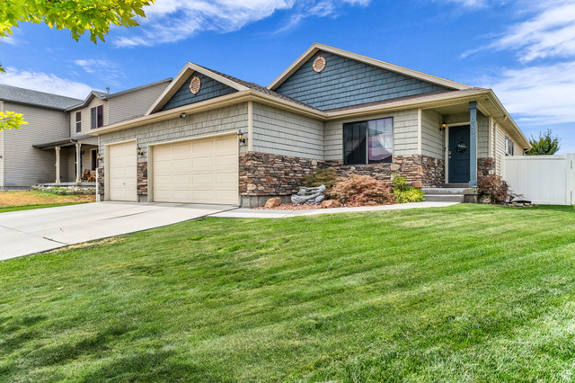 915 N Opal Ln
                     MLS #2180814