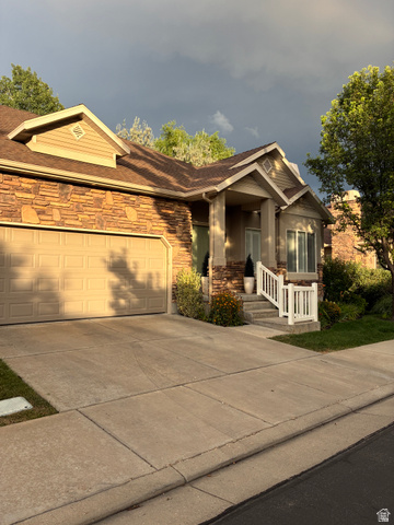 695 S Clearwater Falls Dr
                     MLS #2181000
