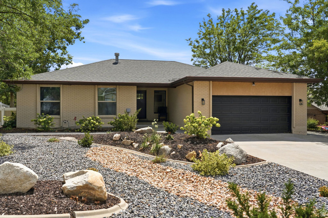 2050 E Gyrfalcon Dr
                     MLS #2181149