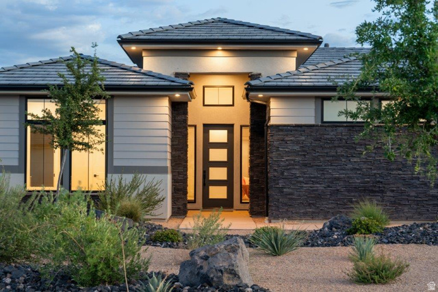 16 N TABLETOP ST, Washington, UT, 84780