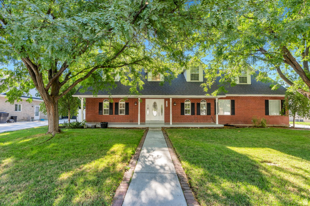 1526 E Pheasant Run Dr
                     MLS #2181298